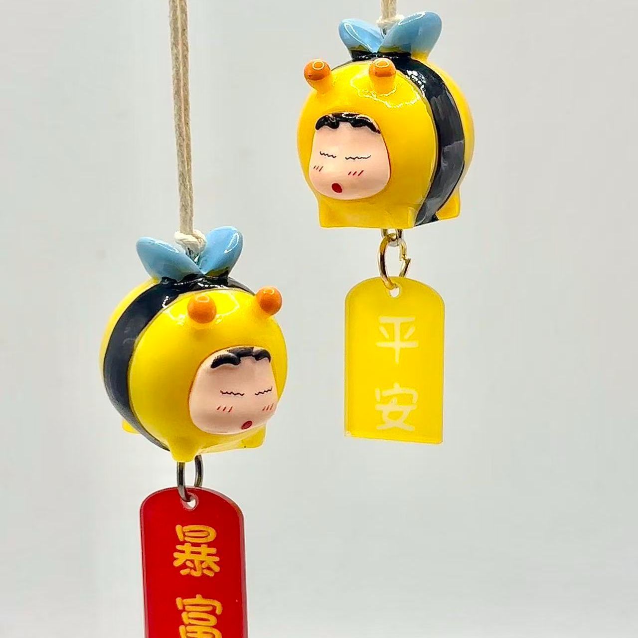 Figurka Crayon Shin-chan Bee C – Car Accessories Etsy recenzja i cena