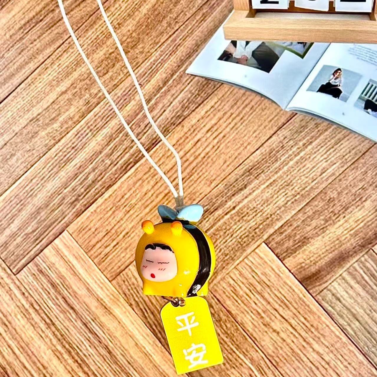 Figurka Crayon Shin-chan Bee C – Car Accessories Etsy recenzja i cena